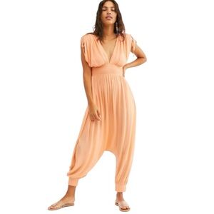 Free People Peach Harem Jumpsuit – Size Medium (Fits Small) EUC Boho Casual